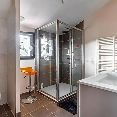 Grande Privee Avec Salle De Bain Et Wc